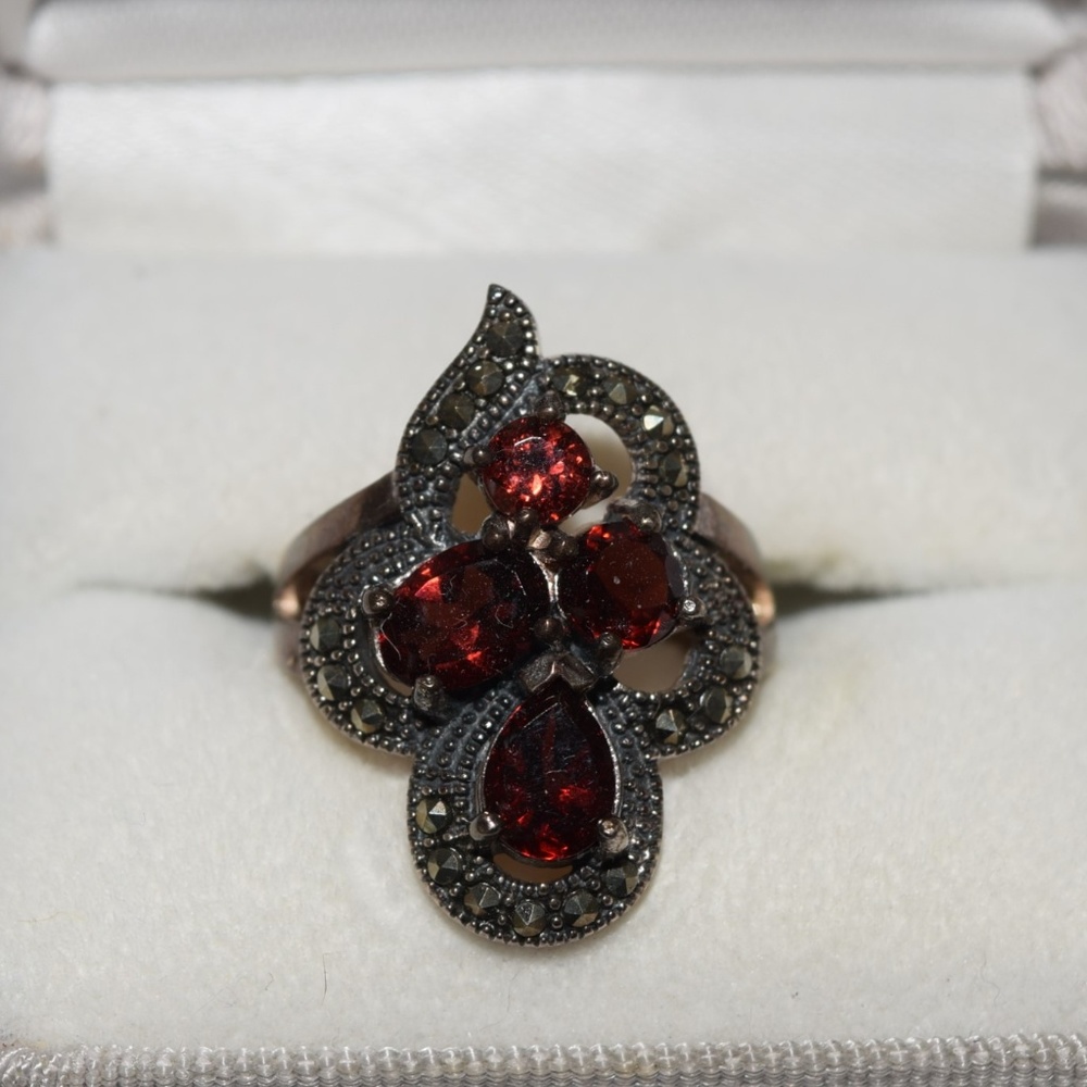 Vintage Sterling Silver Dinner Ring w/red Garnets